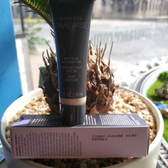 Ivory N 140 Matte 3D Foundation - Combo to Oily Skin - Timewise Mary Kay - Picture 4 of 5